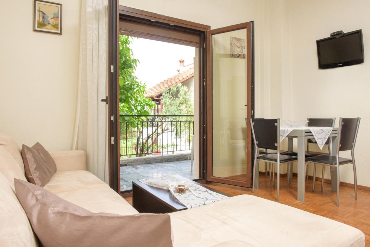 Dili Apartments Ierissos Exterior foto